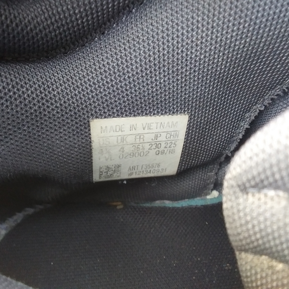 Adidas kids shoes - Picture 7 of 8